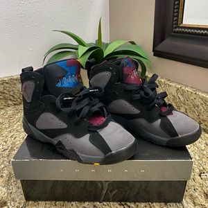 Bordeaux 7s. size 4y. 9/10 good condition